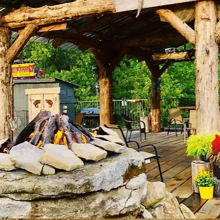 Stonegate Lodge King Bed Wifi 50In Roku Tv Salt Water Pool Room #102 Eureka Springs Exterior photo