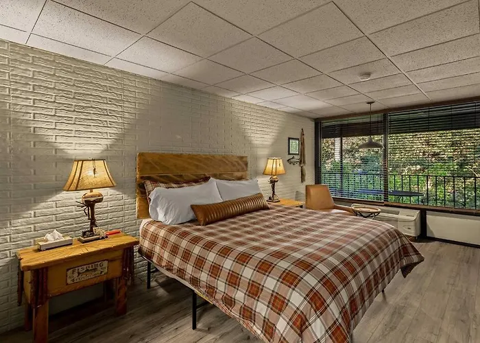 Stonegate Lodge King Bed Wifi 50In Roku Tv Salt Water Pool Room #102