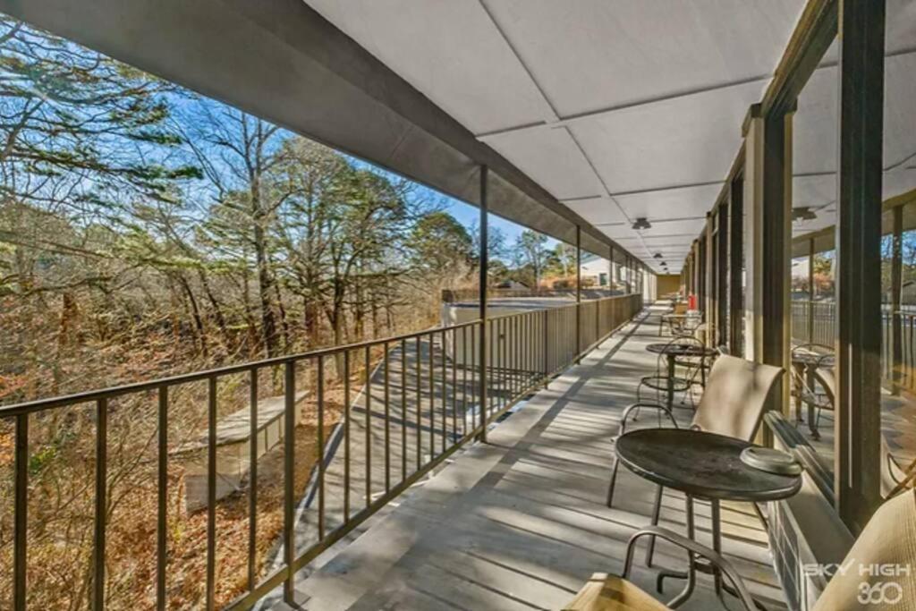 Apartment Stonegate King Bed Wifi 50in Roku Tv Salt Water Pool #102
