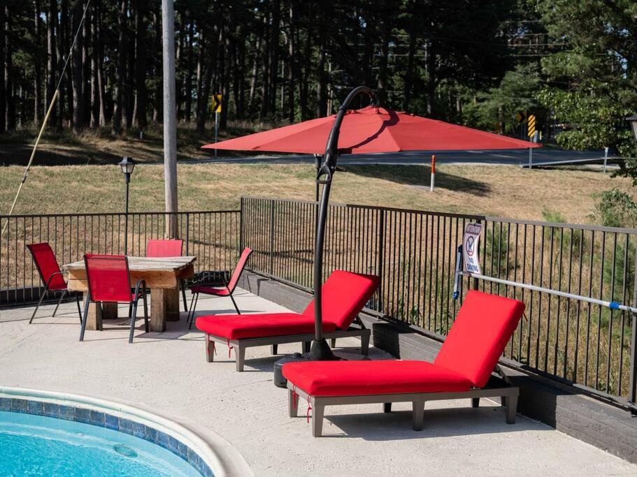 Stonegate King Bed Wifi 50in Roku Tv Salt Water Pool #102 * Eureka Springs