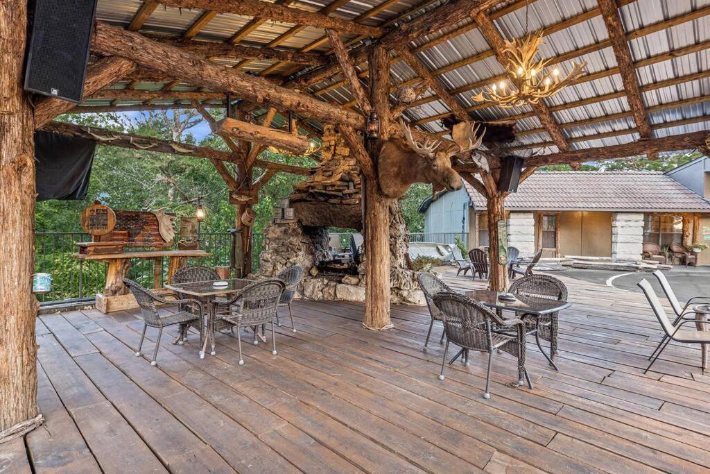 Apartment Stonegate King Bed Wifi 50in Roku Tv Salt Water Pool #102 Eureka Springs